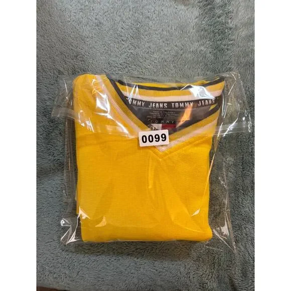 Tommy Jeans Yellow V-Neck T-Shirt Size US UK Medium - Picture 10 of 10